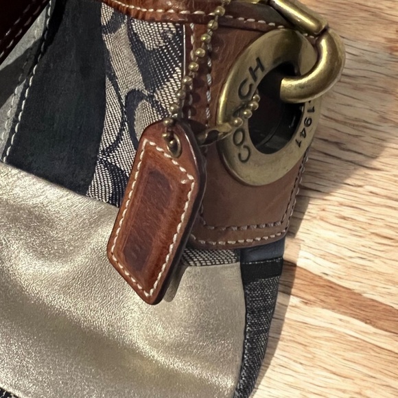 Beautiful Navy Coach Shoulder Bag in Excellent Condition - Picture 5 of 12